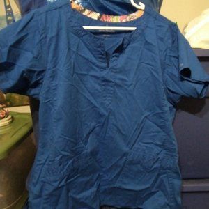 VERA BRADLEY SCRUB TOP